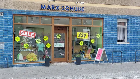 Marx-Schuhe, Ladengeschäft