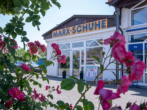 Marx-Schuhe, Ladengeschäft